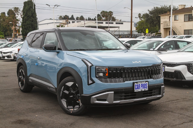 New 2027 Kia Seltos S