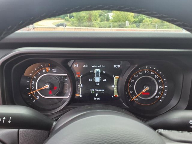 New 2025 Jeep Gladiator High Tide image 12