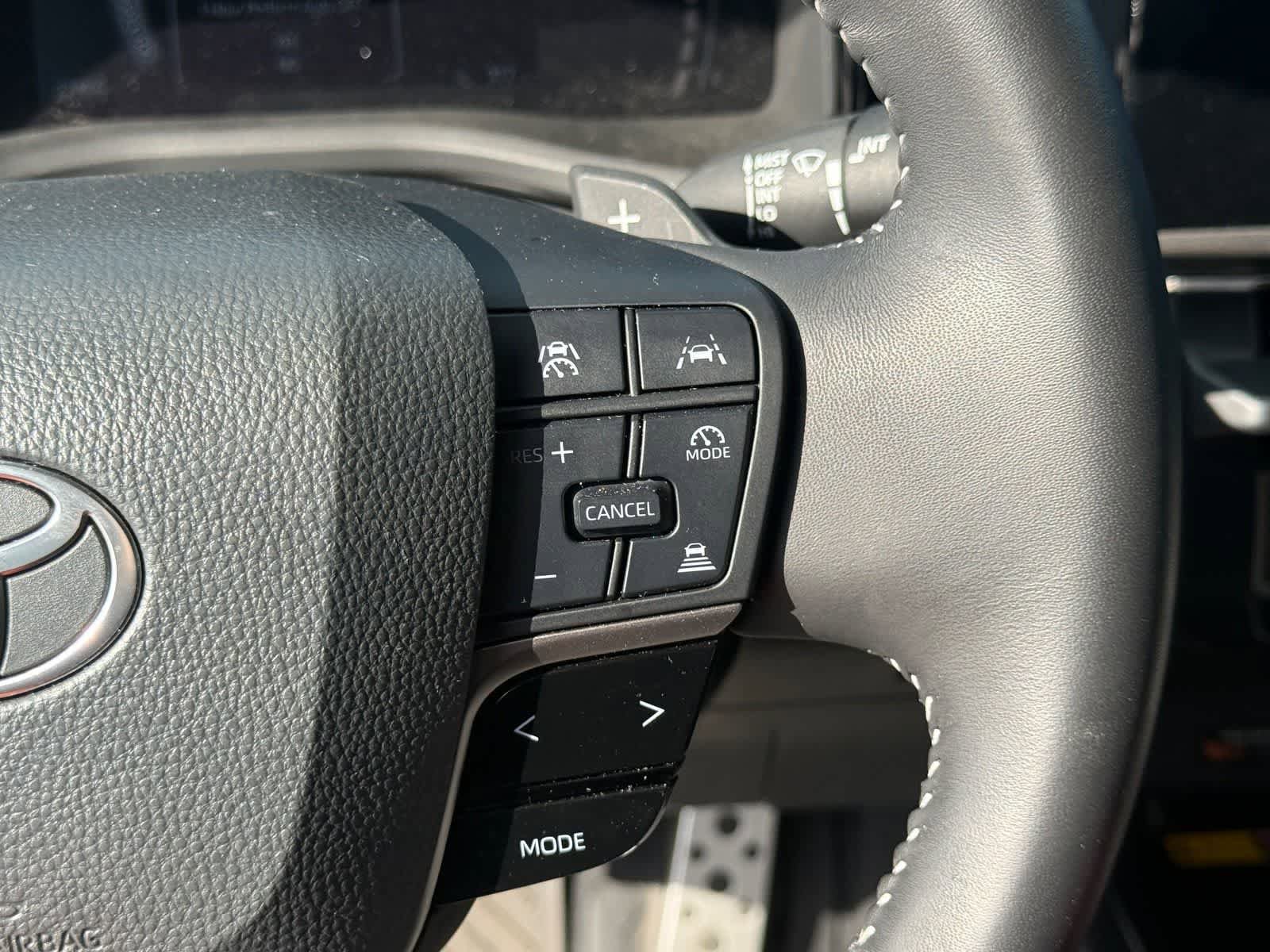Used 2025 Toyota Camry SE w/ Convenience Package FWD image 17