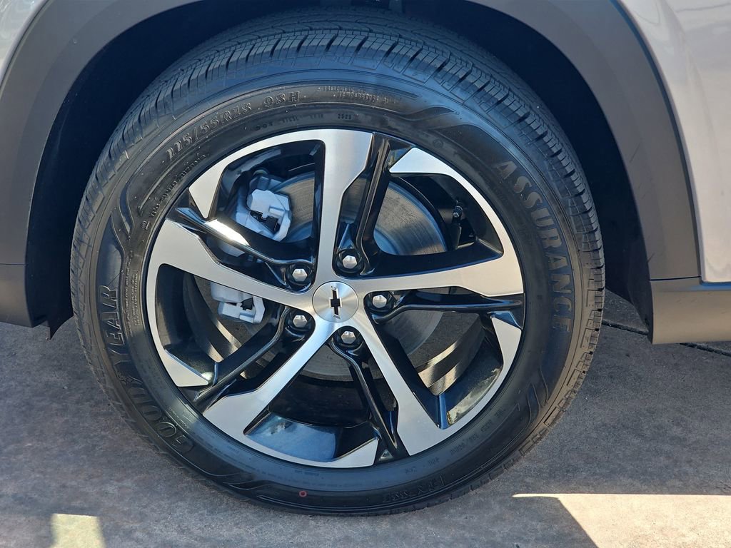 New 2026 Chevrolet Trax RS w/ Sunroof Package image 35
