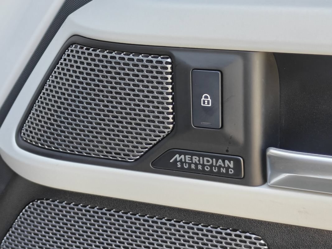Used 2023 Land Rover Defender 90 SE AWD/4WD image 40
