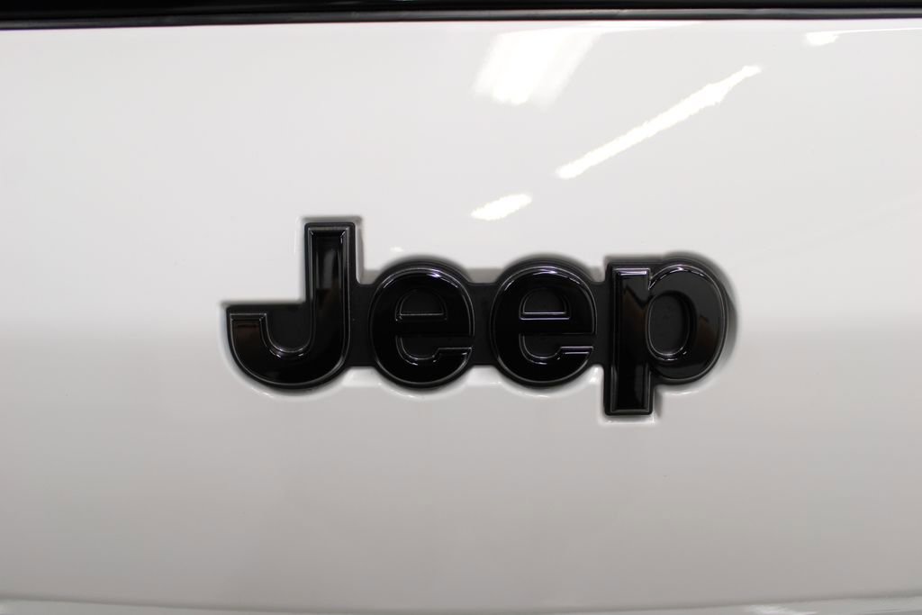 New 2025 Jeep Grand Cherokee L Limited w/ Black Appearance Package image 44