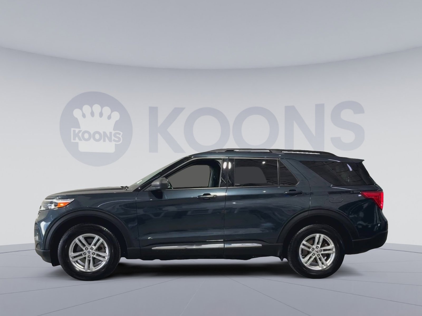 Used 2023 Ford Explorer XLT image 7