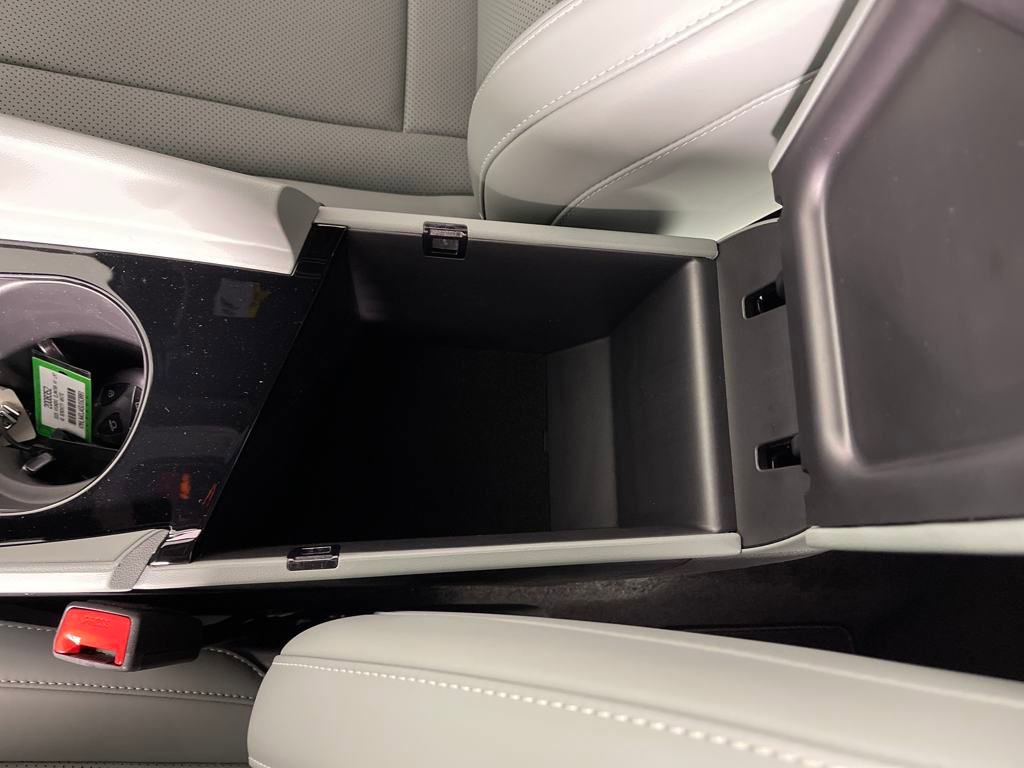 New 2025 Hyundai Elantra Limited image 30