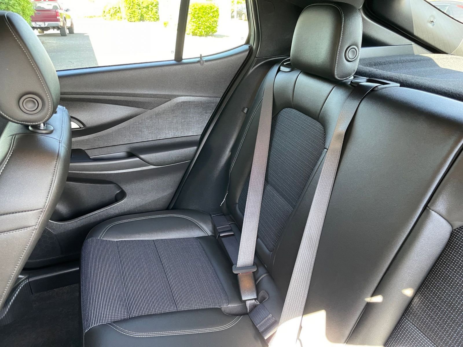 Used 2025 Buick Envista Preferred image 39