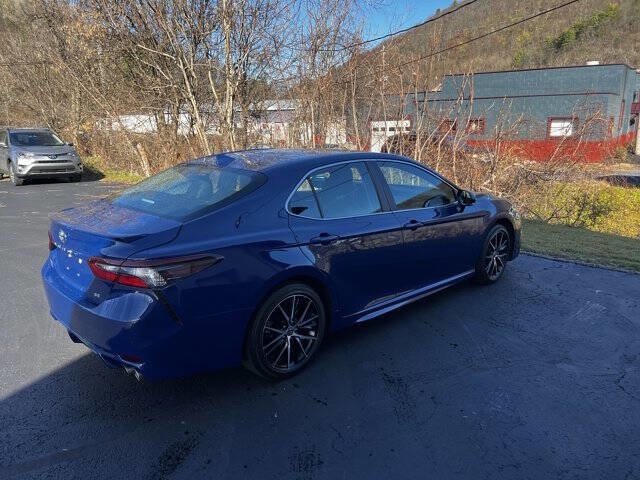 Used 2024 Toyota Camry SE image 5