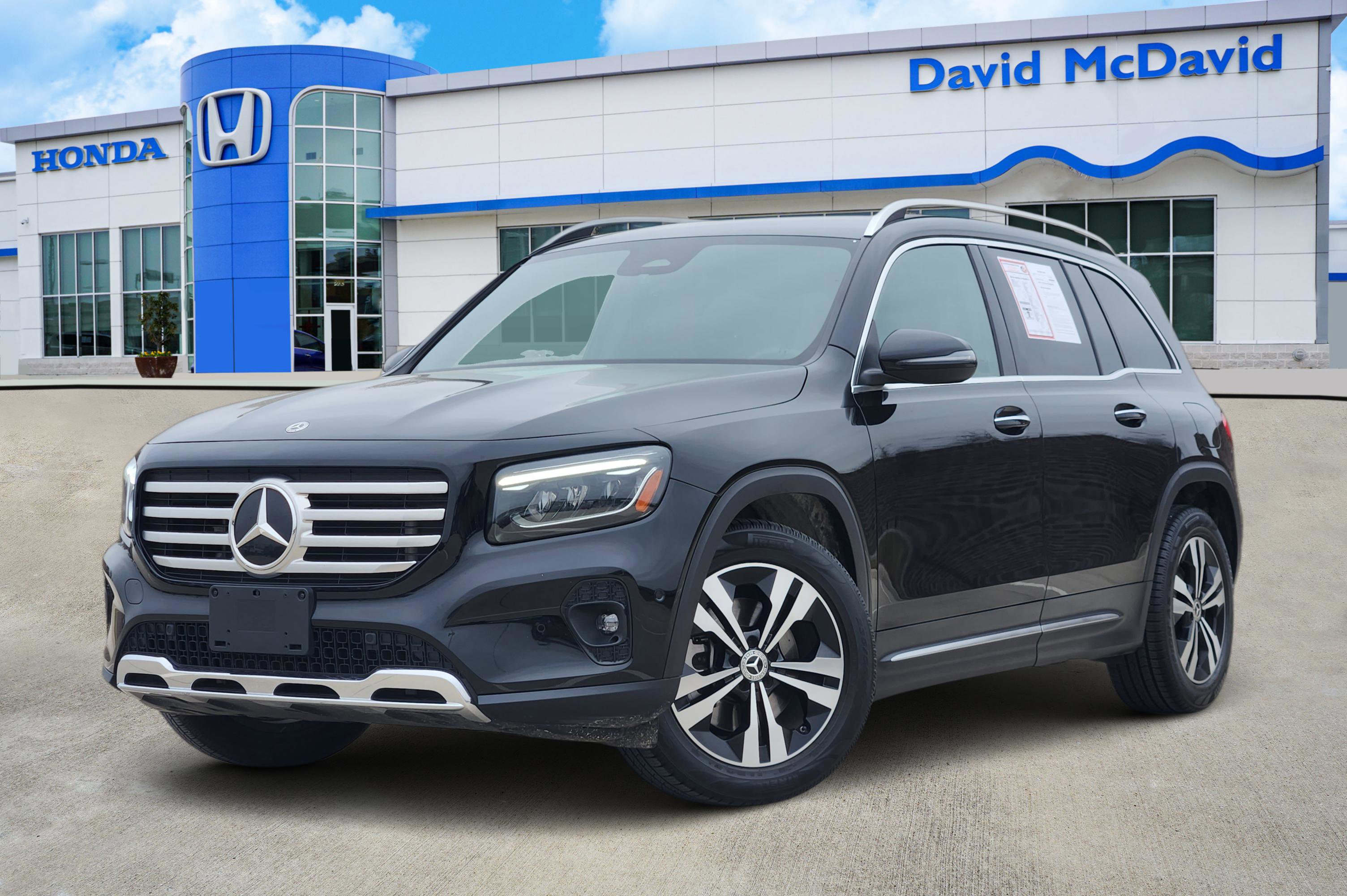 Used 2024 Mercedes-Benz GLB 250 4MATIC image 1