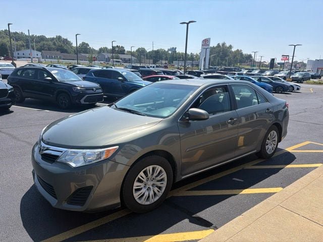 Used 2014 Toyota Camry LE FWD image 2