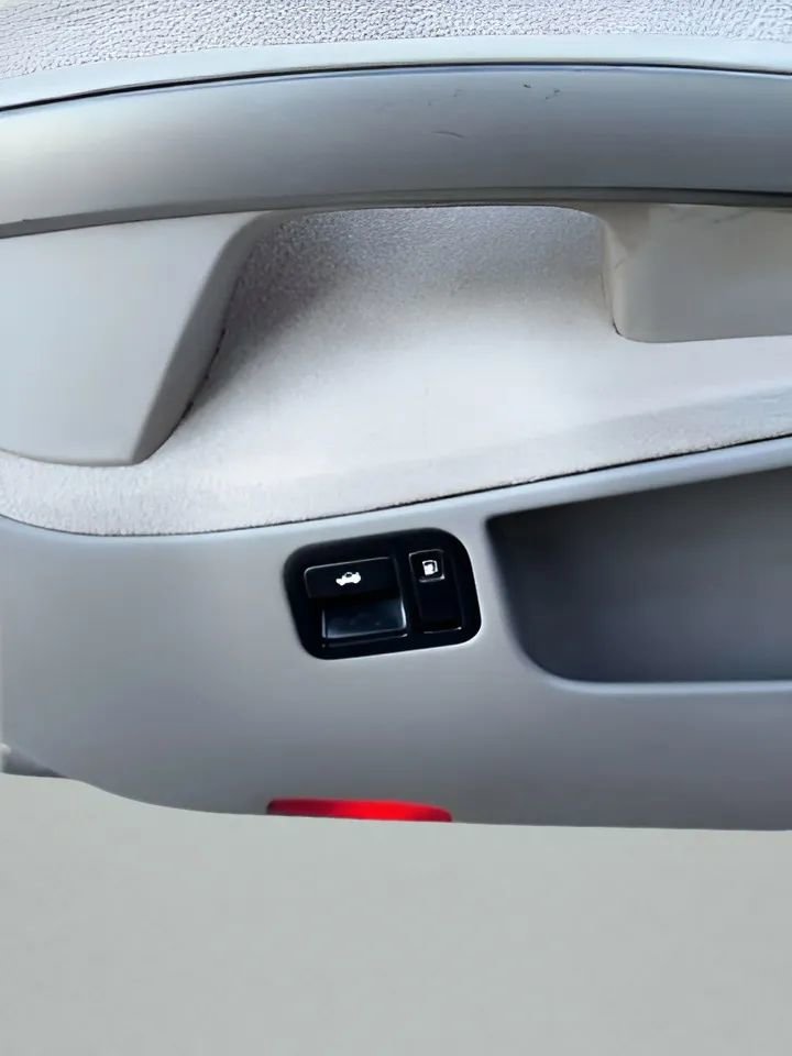 Used 2004 Nissan Maxima 3.5 SE w/ Premium Audio Pkg image 32