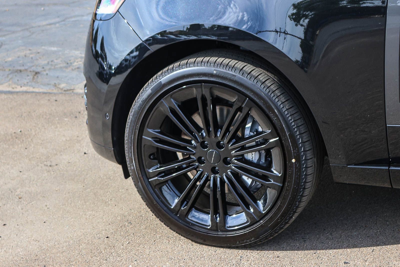 New 2026 Land Rover Range Rover SE image 9