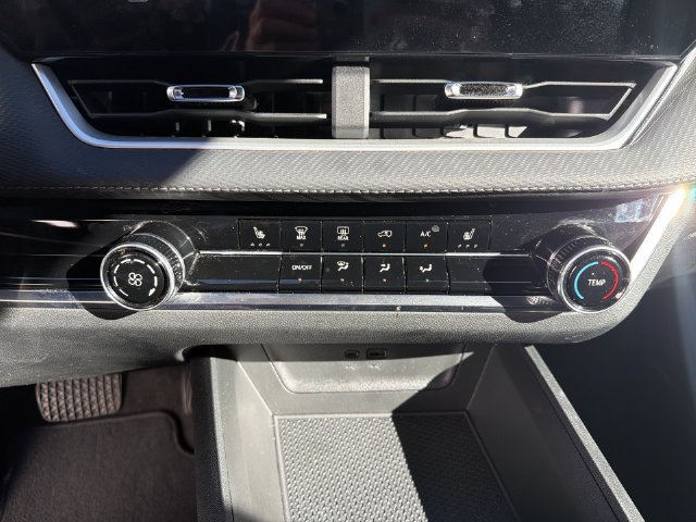 Used 2025 Chevrolet Equinox LT w/ Safety and Technology Package FWD image 28