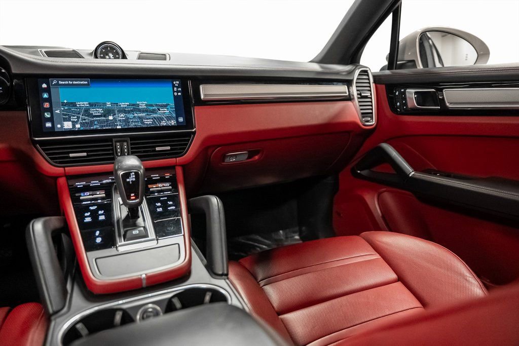 Used 2023 Porsche Cayenne Platinum Edition image 40