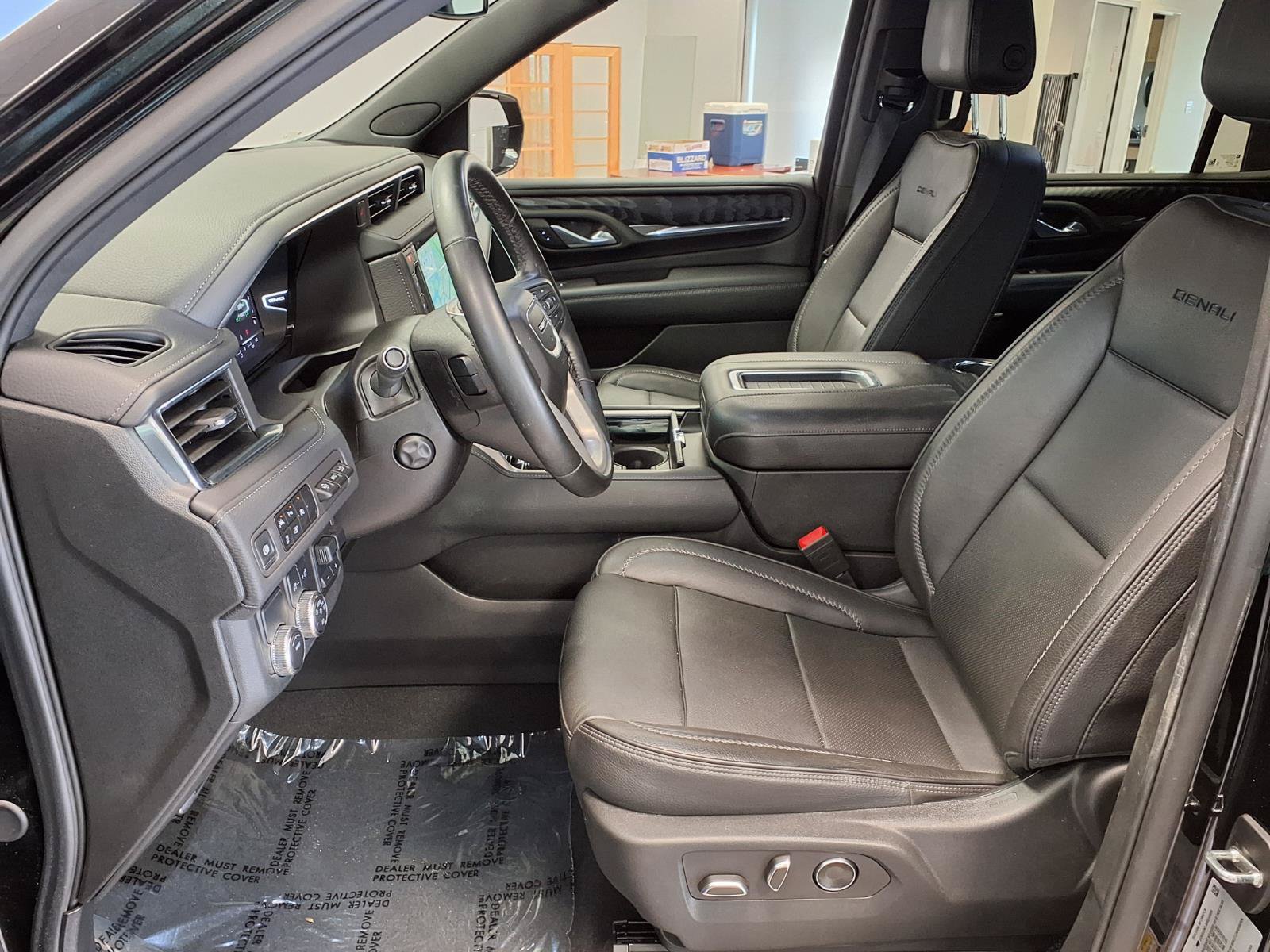 Used 2024 GMC Yukon Denali RWD image 22