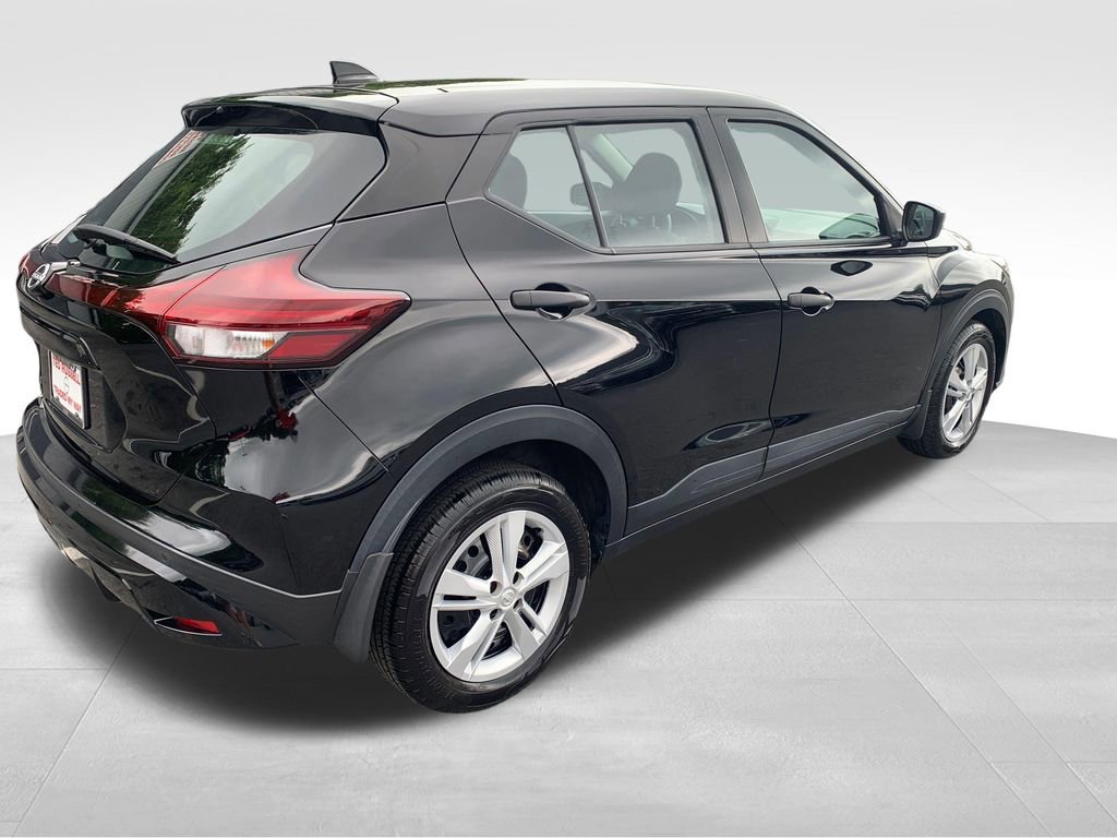 Used 2022 Nissan Kicks S FWD image 5