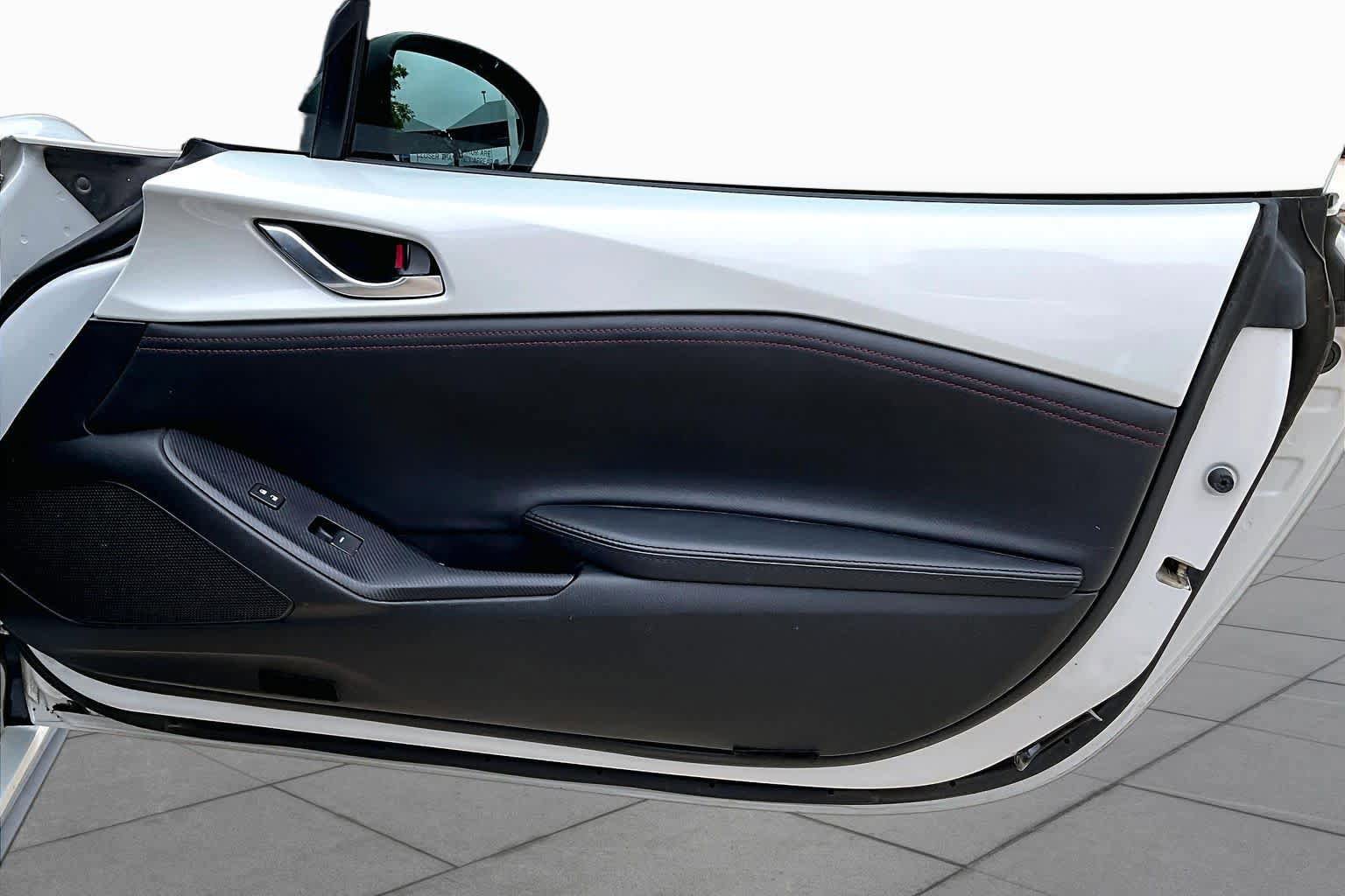 Used 2017 MAZDA MX-5 Miata Club RWD image 19