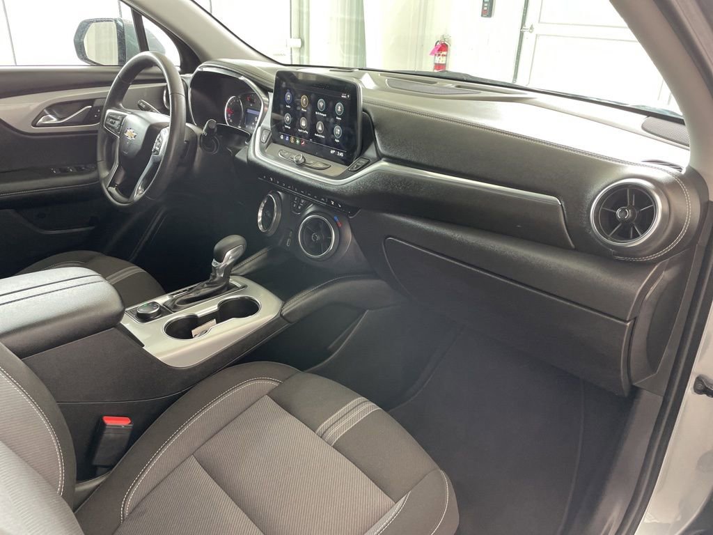 Used 2025 Chevrolet Blazer LT AWD/4WD image 17