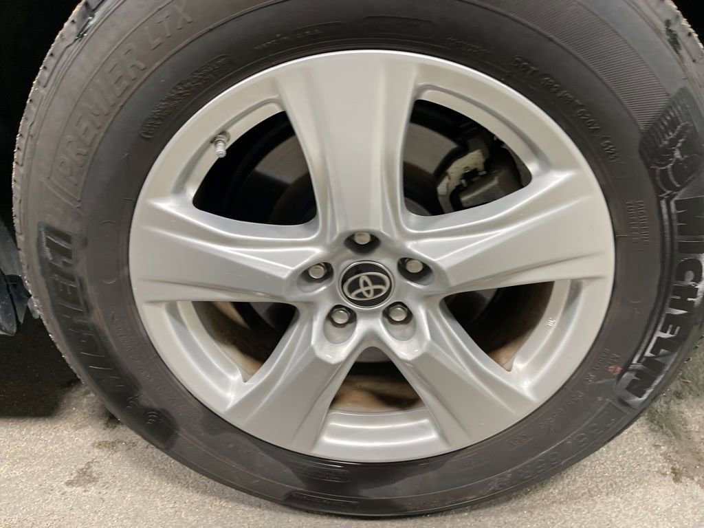 Used 2024 Toyota Highlander XLE image 37