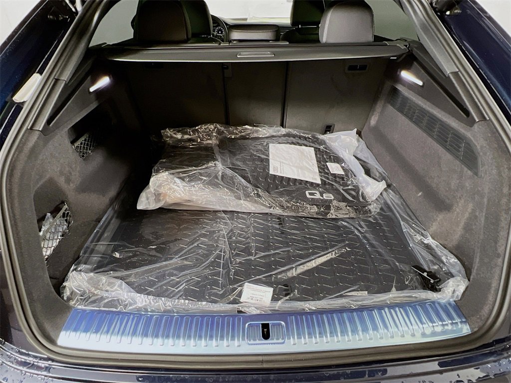 New 2025 Audi Q8 Premium image 28