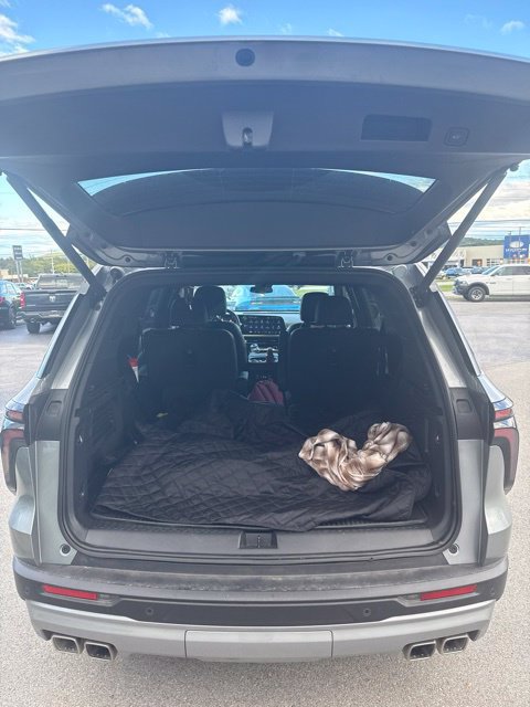 Used 2026 Chevrolet Traverse LT w/ LPO, Floor Liner Package FWD image 8