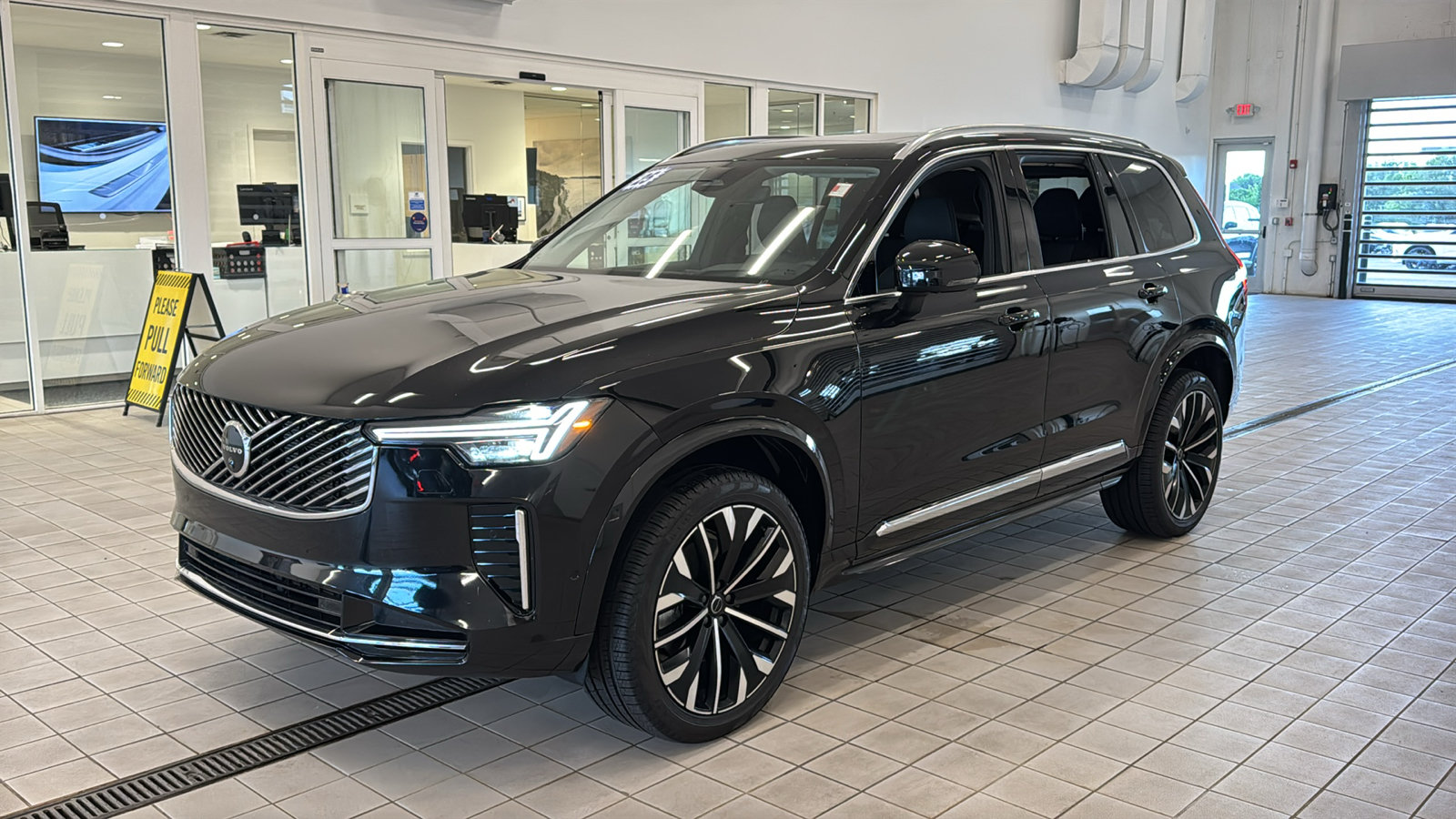 Used 2025 Volvo XC90 B6 Ultra w/ Protection Package Premier AWD/4WD image 9