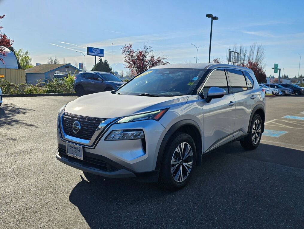 Used 2021 Nissan Rogue SV image 3