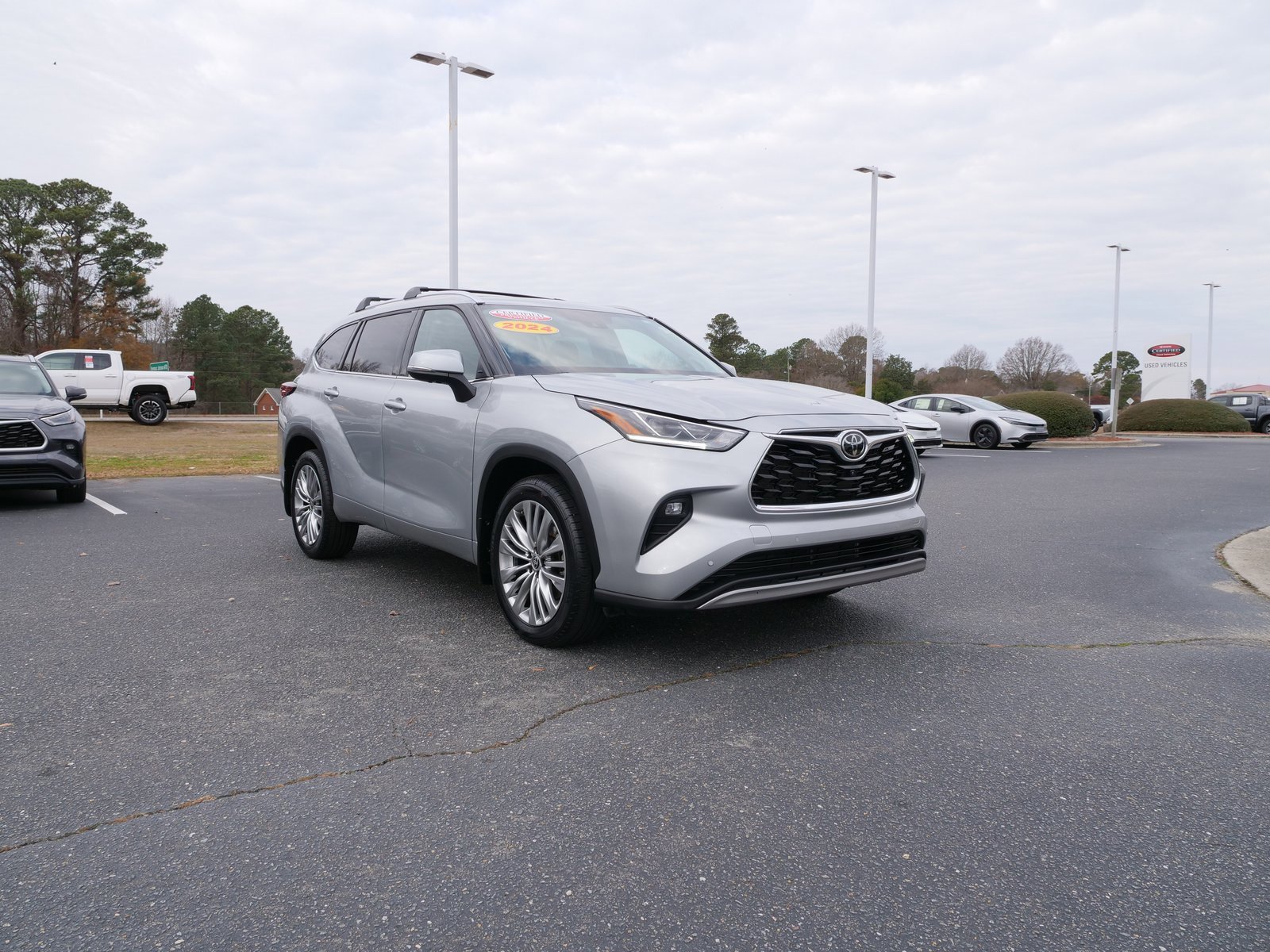 Used 2024 Toyota Highlander Platinum image 9