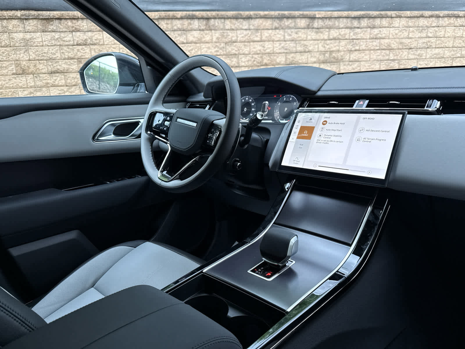 New 2026 Land Rover Range Rover Velar Dynamic SE image 11