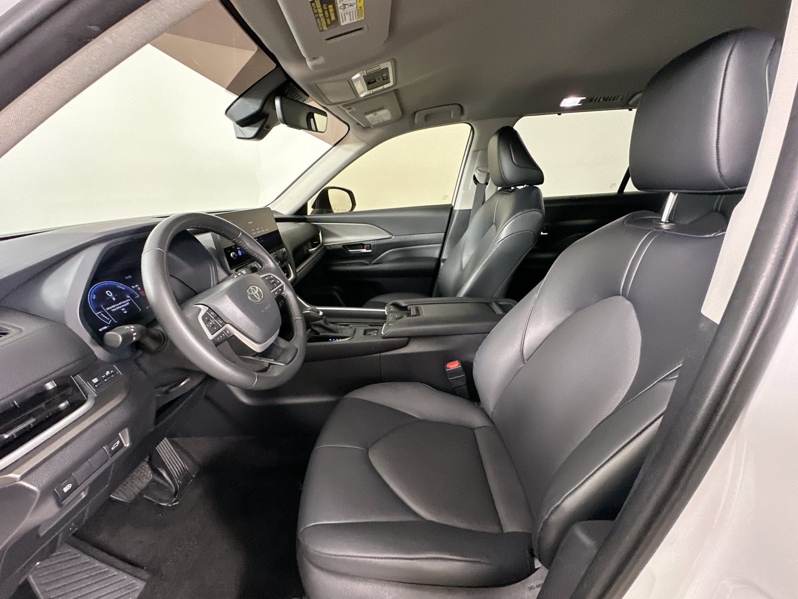 Used 2024 Toyota Grand Highlander AWD Hybrid image 32