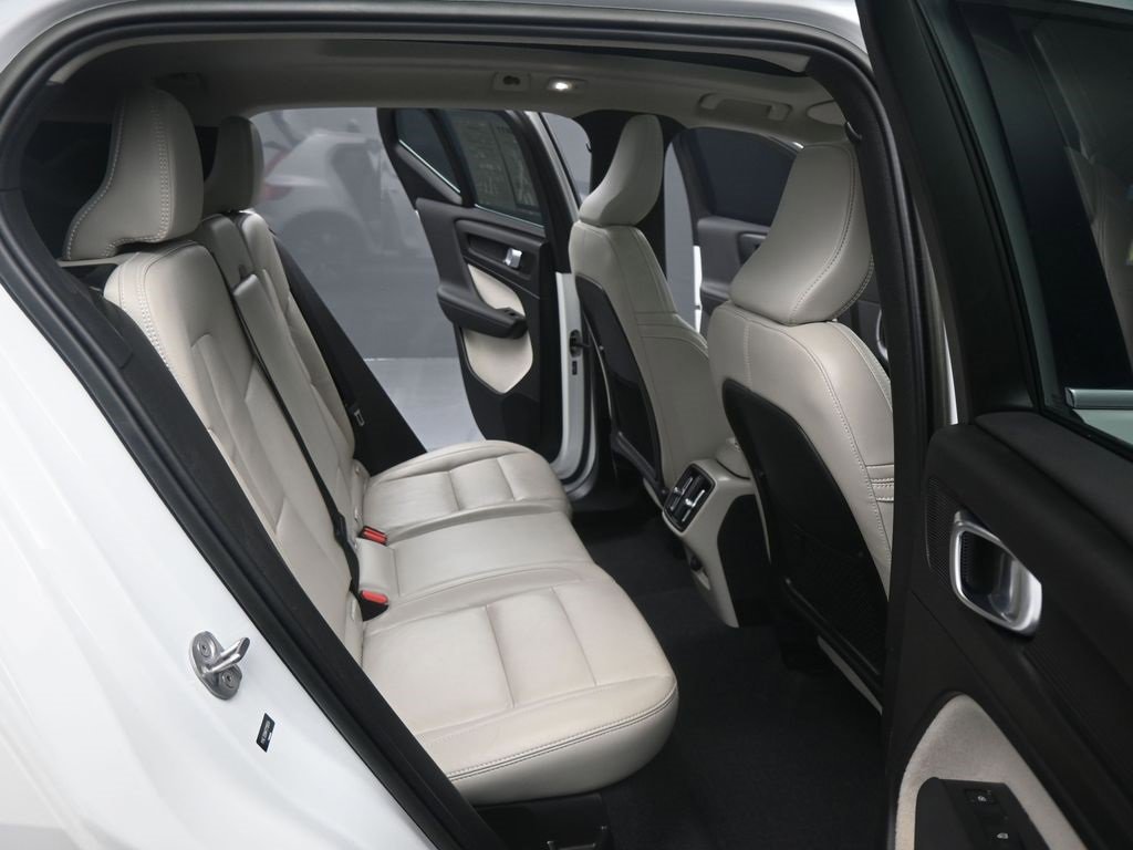 Used 2023 Volvo XC40 B5 Plus w/ Protection Package Premier image 6