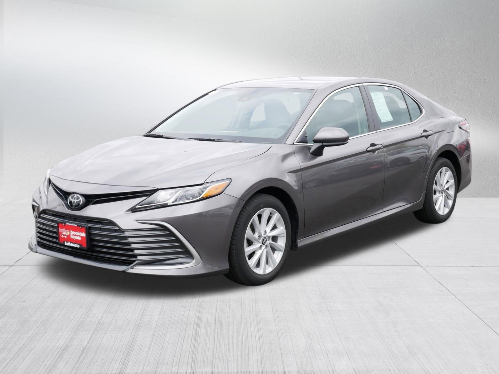 Used 2022 Toyota Camry LE AWD/4WD image 3