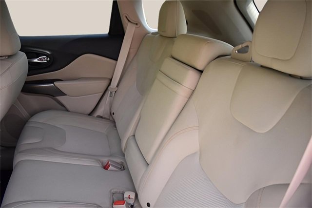 Used 2019 Jeep Cherokee Latitude w/ Popular Appearance Group image 15