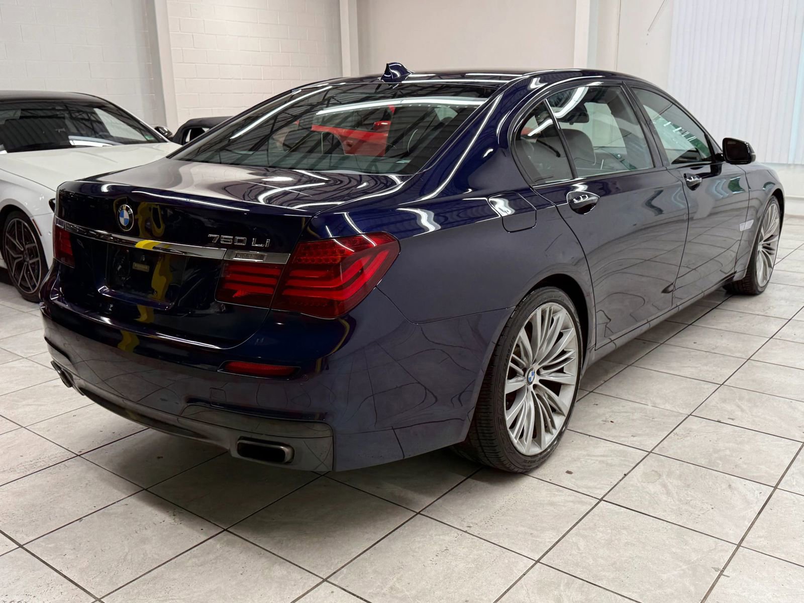 Used 2015 BMW 750Li w/ M Sport Edition RWD image 9