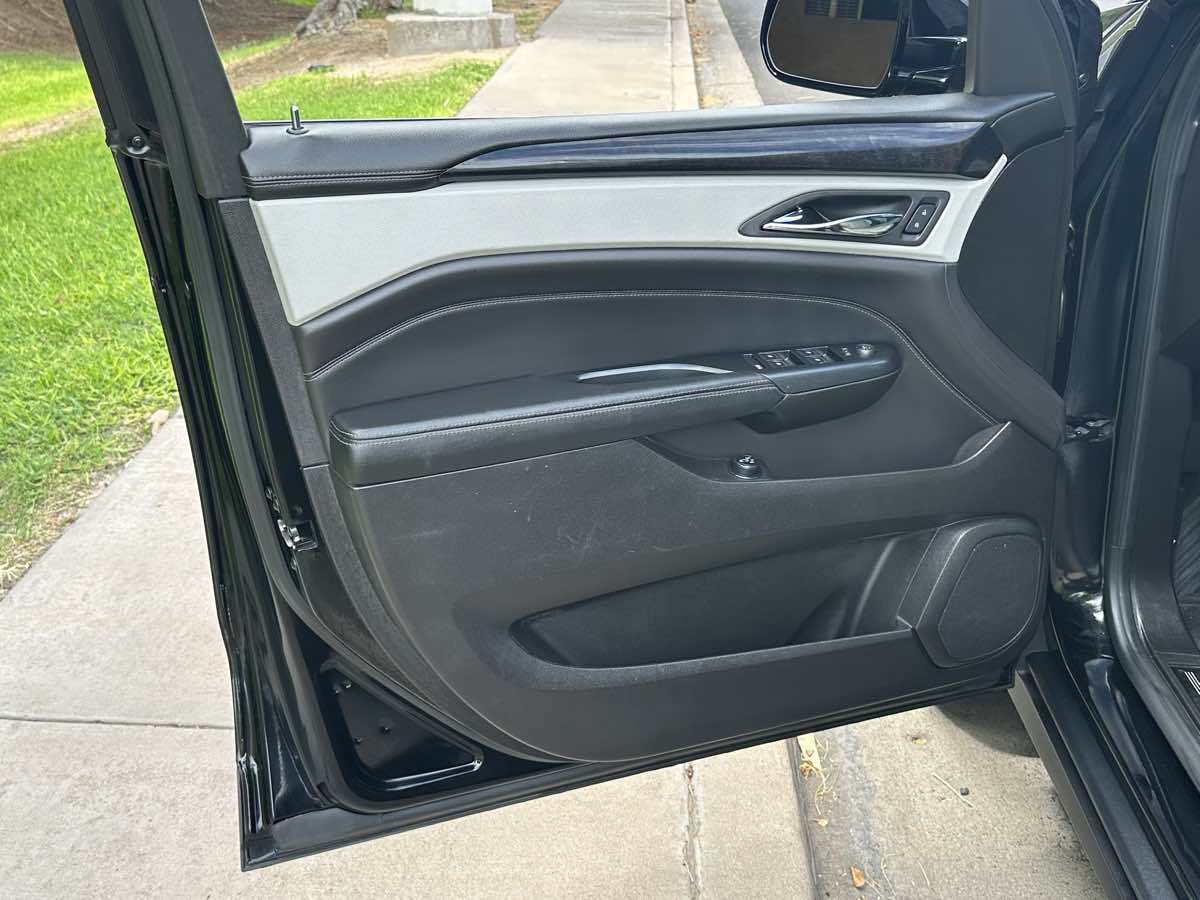 Used 2016 Cadillac SRX Luxury w/ Driver Awareness Package FWD image 42
