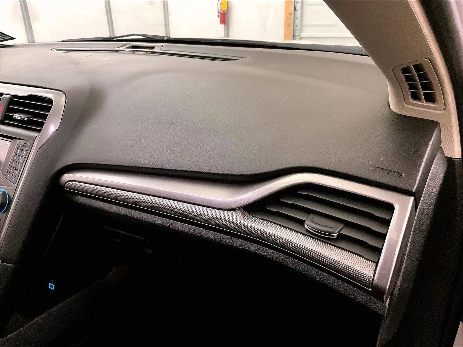 Used 2018 Ford Fusion SE FWD image 15