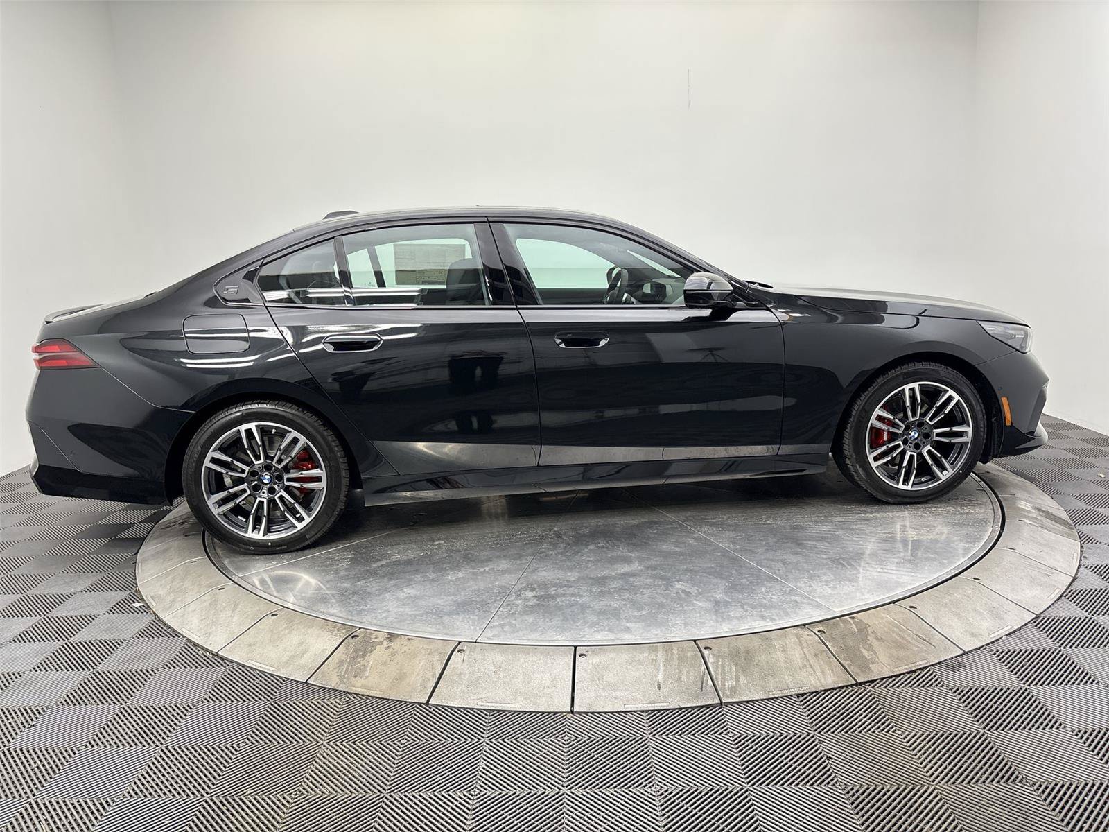 New 2026 BMW 530i xDrive w/ M Sport Package AWD/4WD image 17