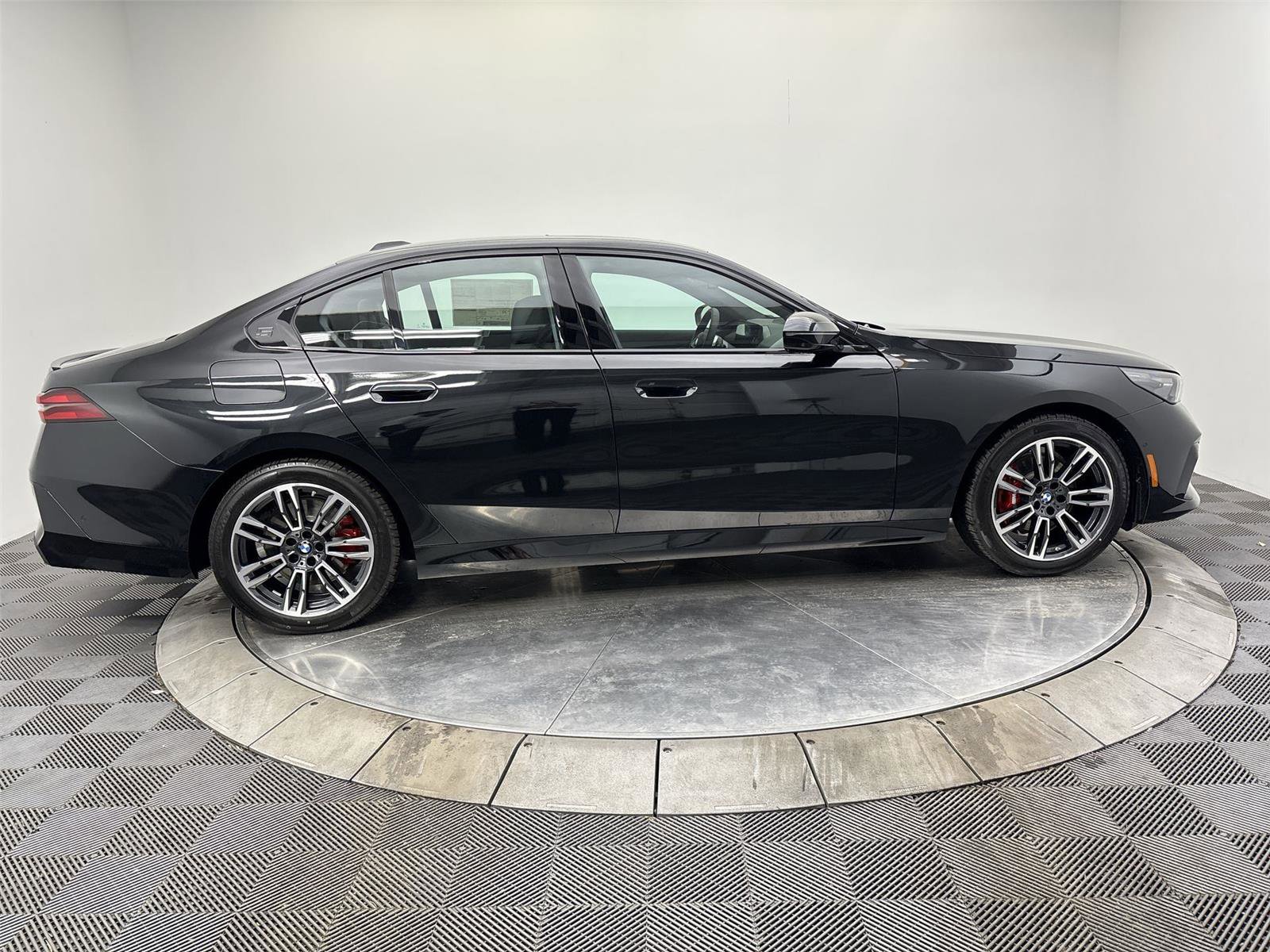 New 2026 BMW 530i xDrive w/ M Sport Package image 17