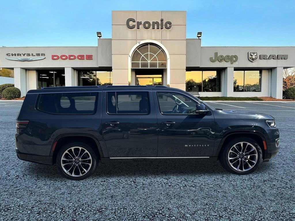 Used 2024 Jeep Wagoneer L Series III w/ Premium Group I image 2