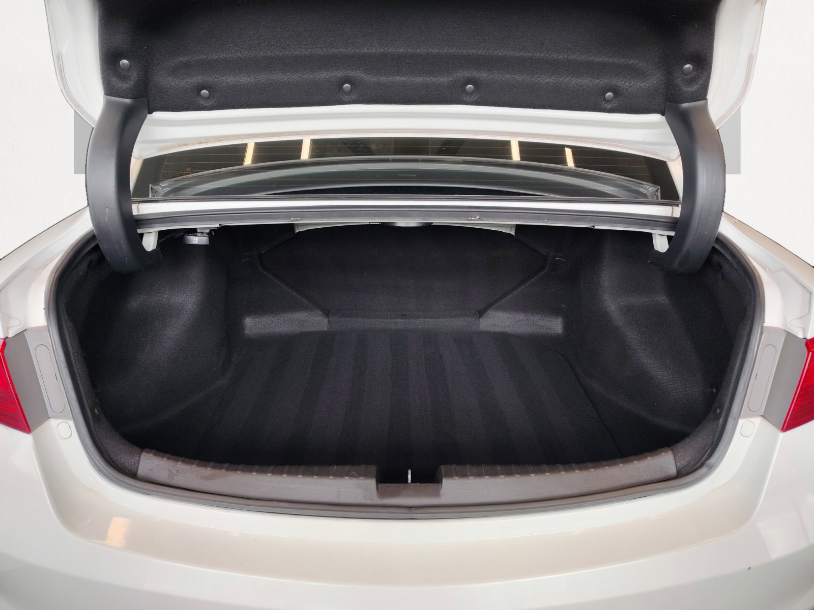 Used 2013 Acura ILX w/ Technology Package FWD image 15