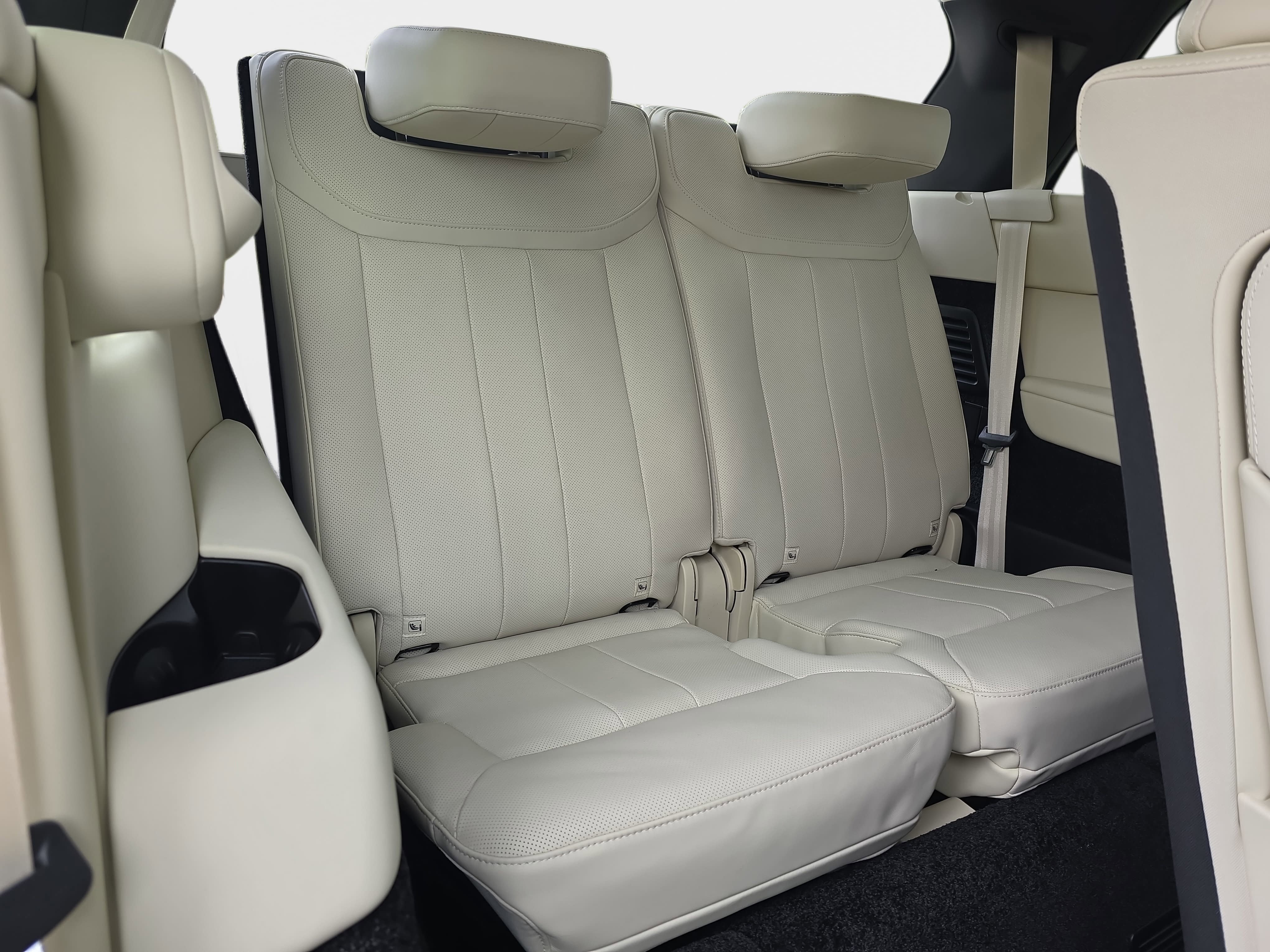 New 2026 Land Rover Range Rover Long Wheelbase SE AWD/4WD image 12