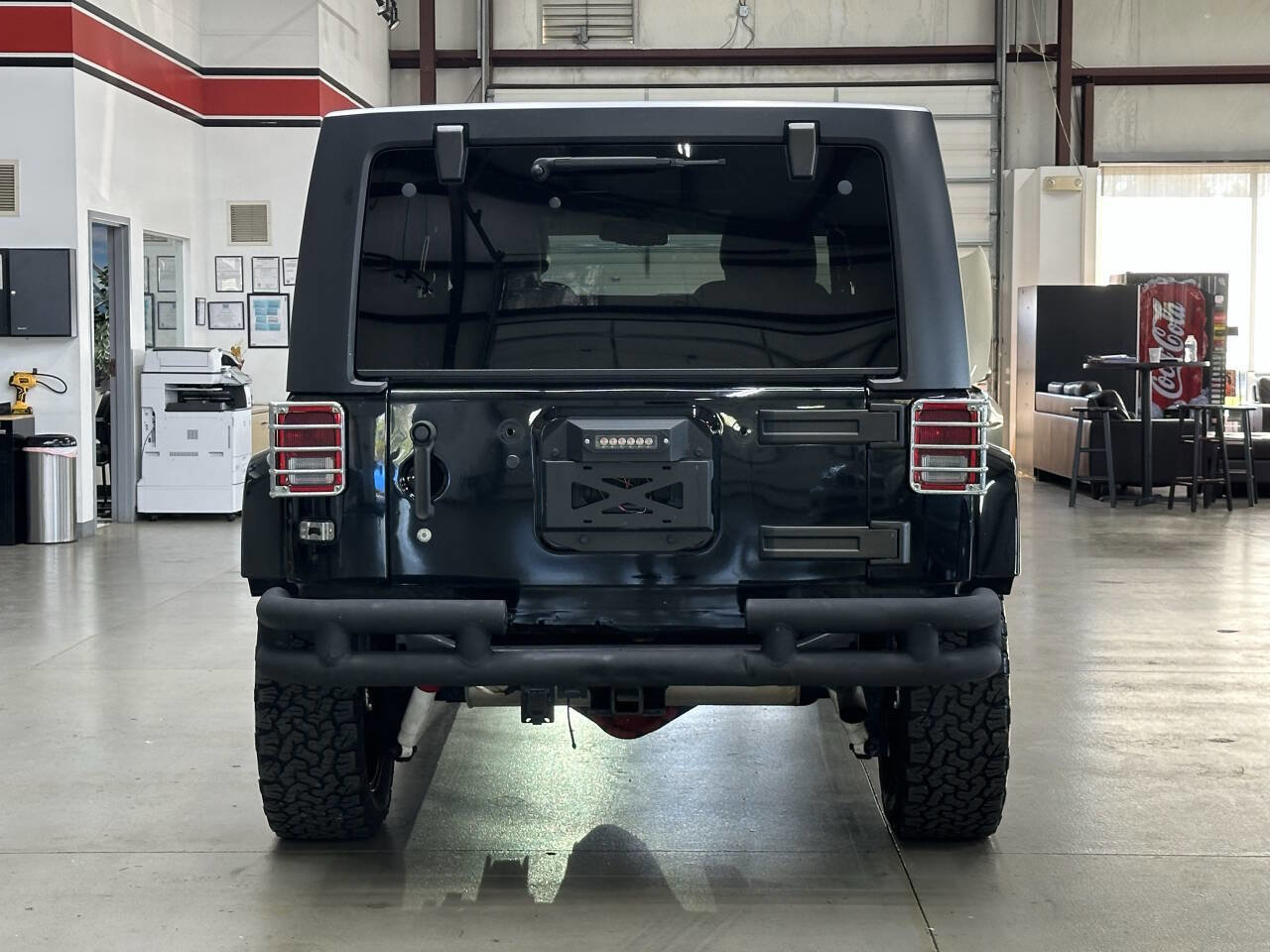 Used 2015 Jeep Wrangler Unlimited Sahara w/ Connectivity Group image 3