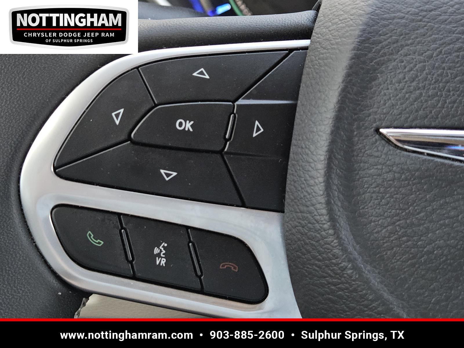 Used 2023 Chrysler Pacifica Touring-L image 17