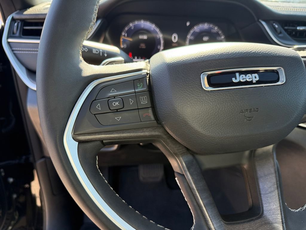 Used 2025 Jeep Grand Cherokee L Limited w/ Luxury Tech Group II image 18