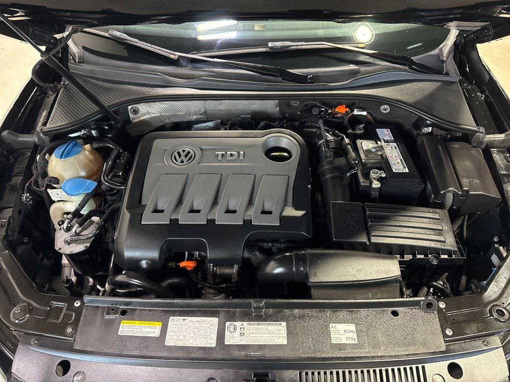 Used 2014 Volkswagen Passat TDI SE FWD image 38