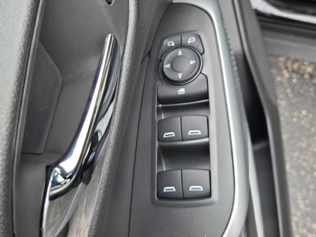 New 2026 Chevrolet Trax RS w/ Sunroof Package image 21