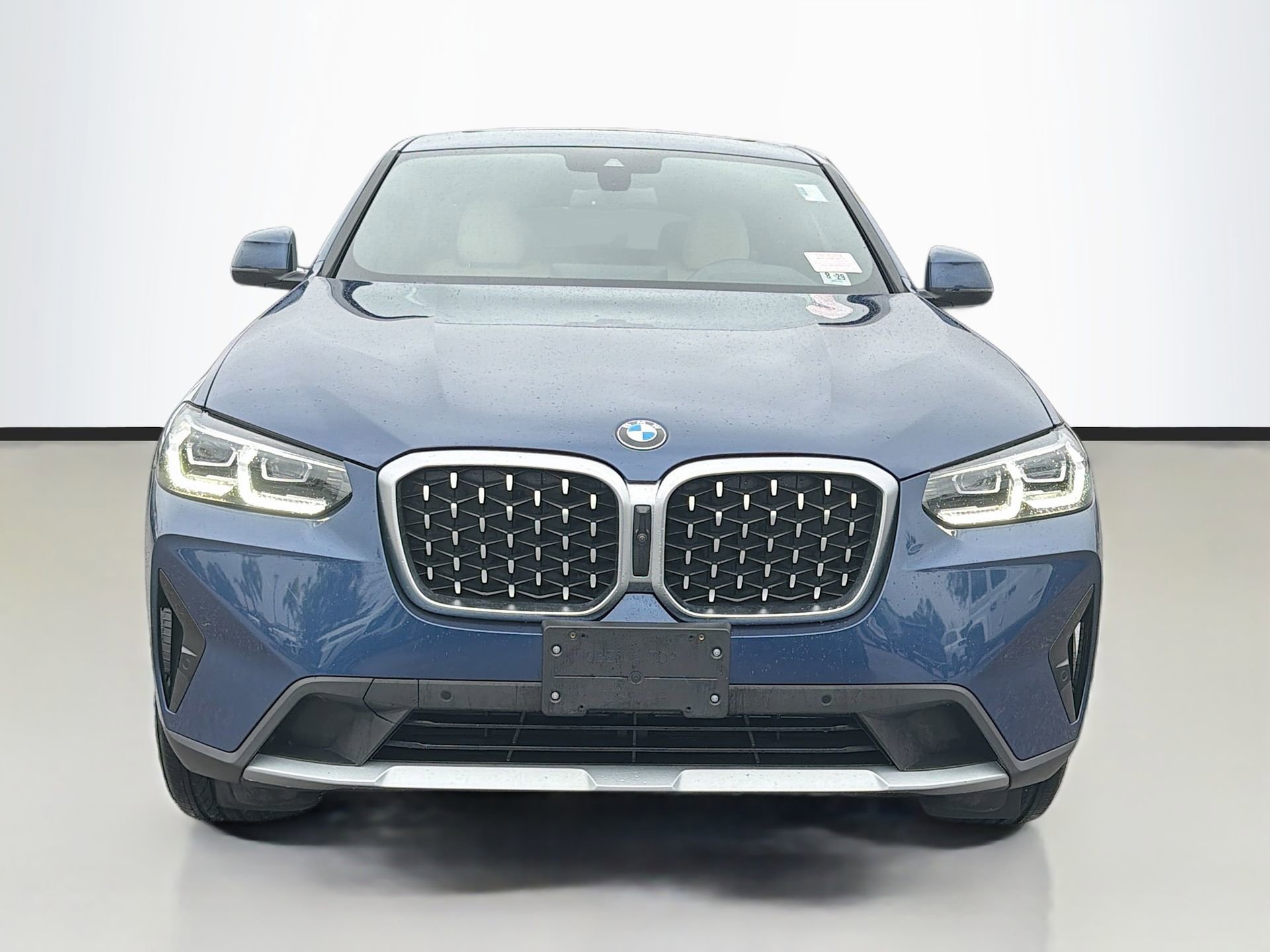 Certified 2025 BMW X4 xDrive30i image 9