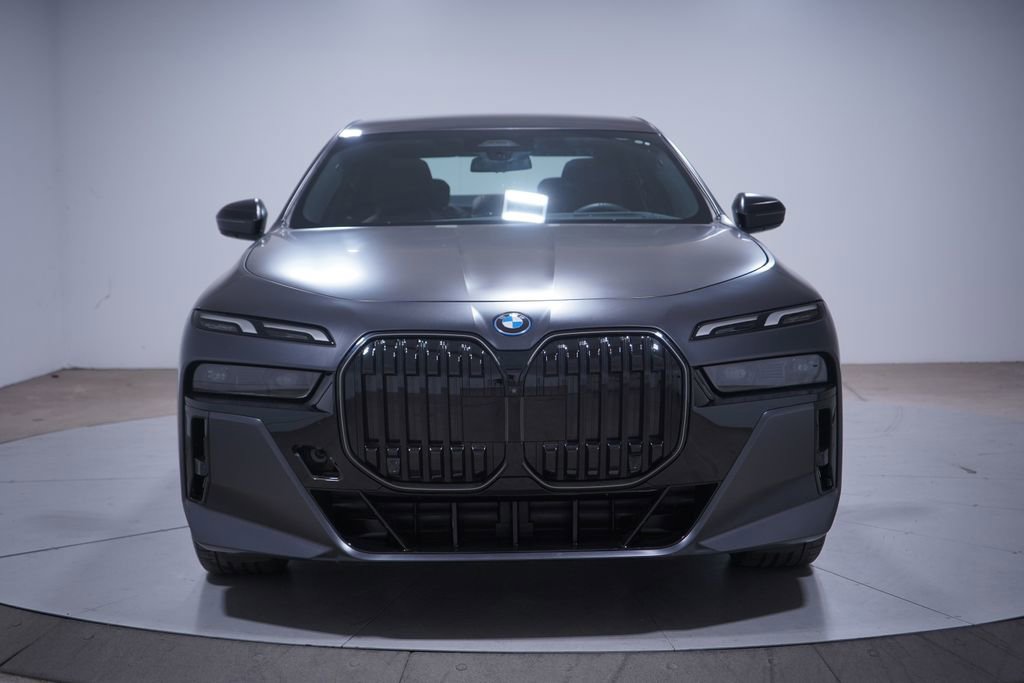 Used 2025 BMW i7 eDrive50 w/ M Sport Package image 4