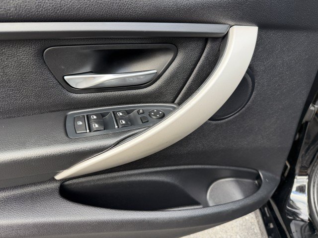 Used 2016 BMW 320i Sedan RWD image 11
