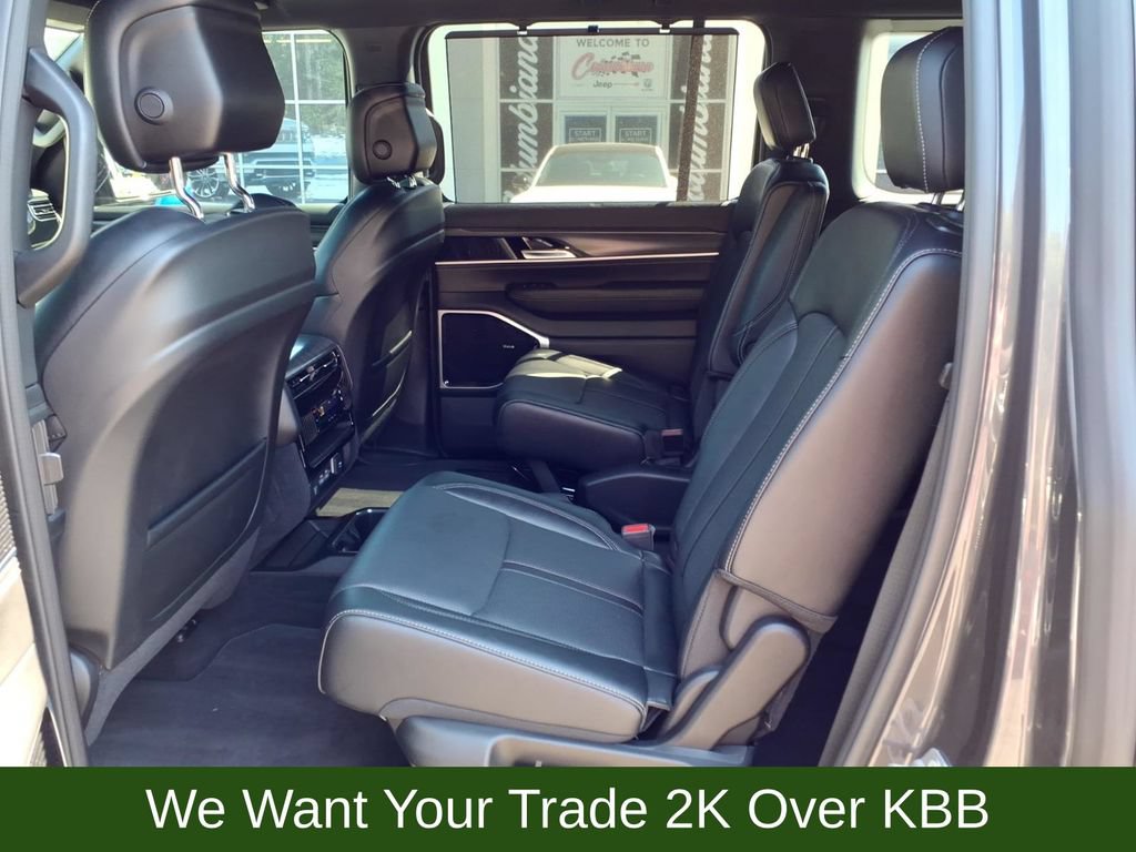 Used 2023 Jeep Wagoneer Series III w/ Premium Group I AWD/4WD image 15