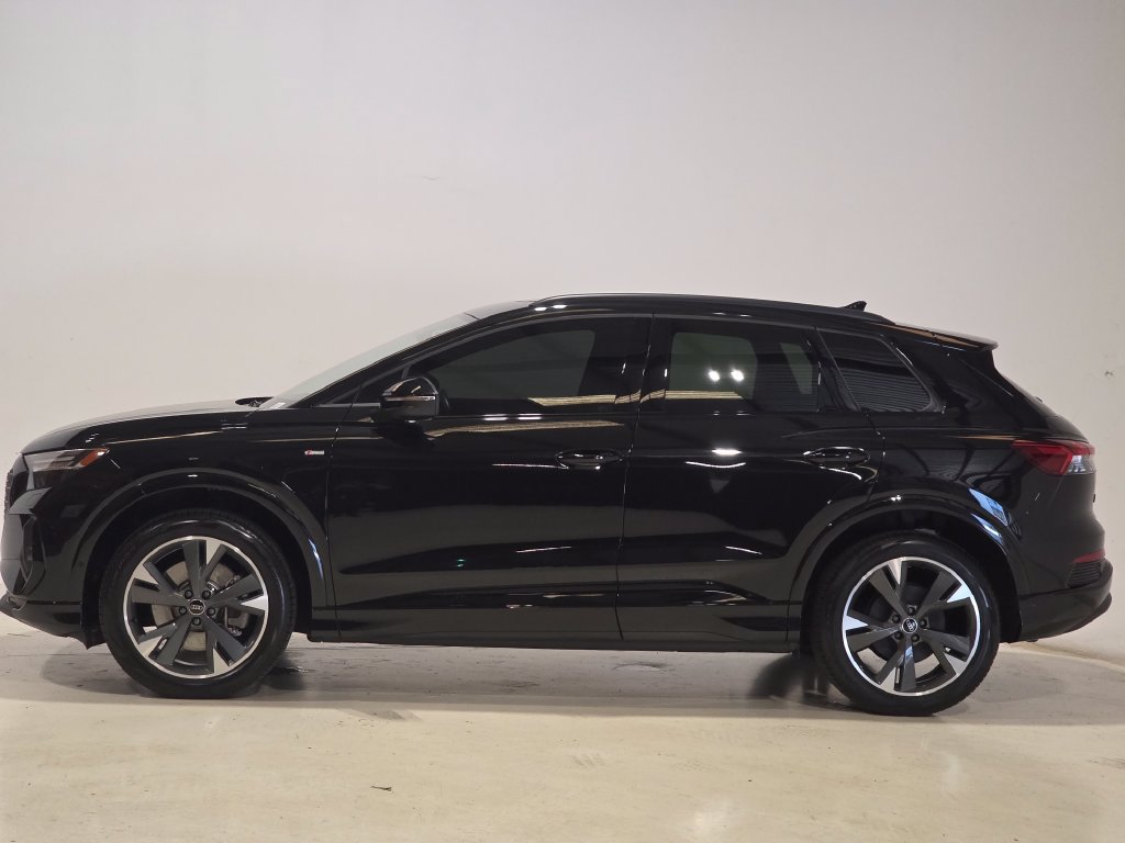Used 2024 Audi Q4 e-tron Prestige w/ Black Optic Package AWD/4WD image 3