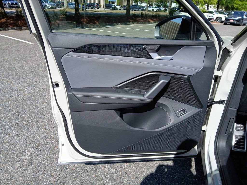 New 2026 Volkswagen Tiguan SE R-Line image 10